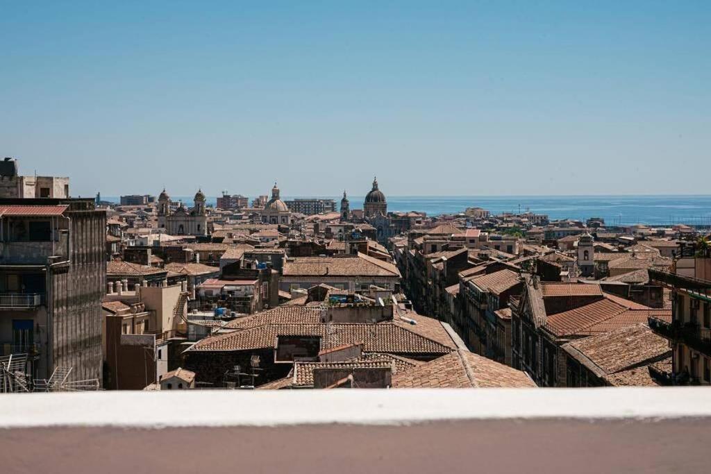 Attico In Pieno Centro Storico Di Catania Apartment Bagian luar foto