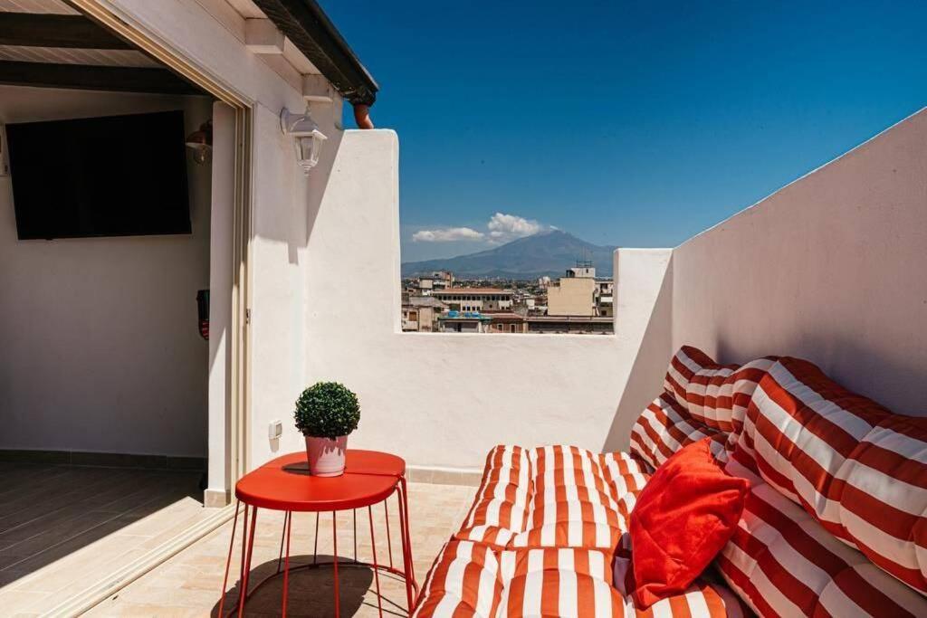 Attico In Pieno Centro Storico Di Catania Apartment Bagian luar foto